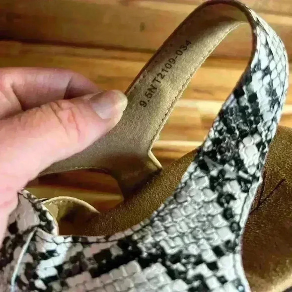 Tiki Slingback  women’s trotter snake skin sandals size 9.5. EUC - Picture 3 of 5